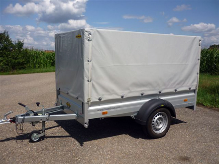 Humbaur PKW-Anhänger - gefedert, Innenmaße L 2,5 m x B 1,3 x H 1,3 m (Ladevermögen 3 Europaletten). Zuladegewicht 1000 kg, Höchstgeschwindigkeit 100 km/h